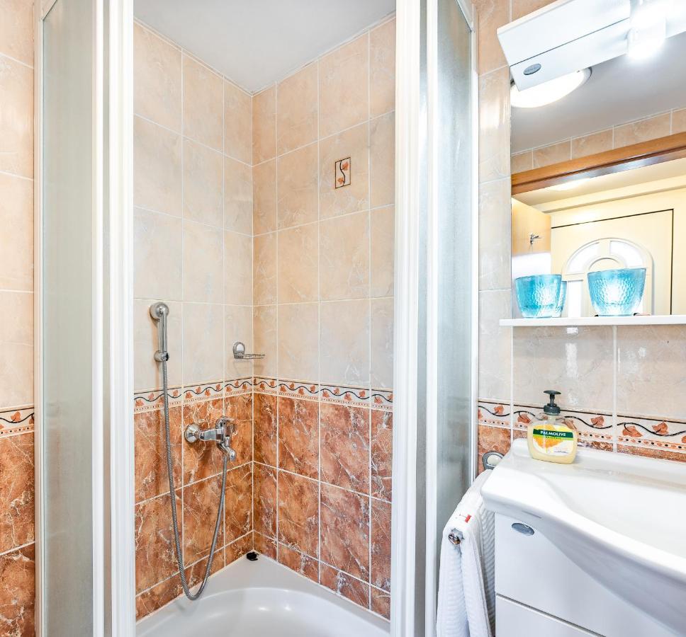 Fortun Estate - apartmaji ob reki Kolpi Metlika Exterior foto