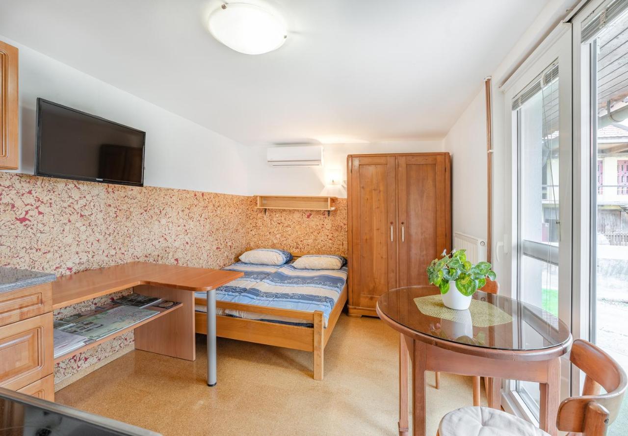 Fortun Estate - apartmaji ob reki Kolpi Metlika Exterior foto