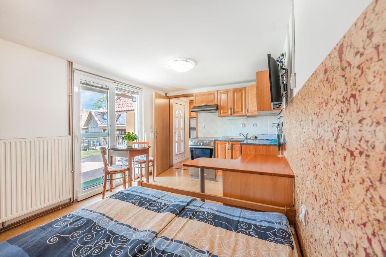 Fortun Estate - apartmaji ob reki Kolpi Metlika Exterior foto